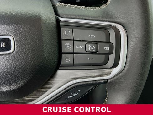 Used 2024 Jeep Wagoneer L Series II w/ Flexible Seating Group image 16