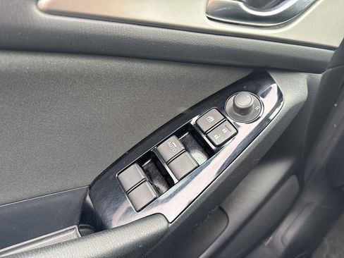 Used 2017 MAZDA MAZDA3 Sport image 23