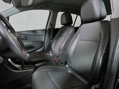 Used 2022 Chevrolet Trax LT w/ Midnight Edition image 11