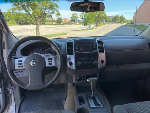 Used 2015 Nissan Frontier SV AWD/4WD image 7