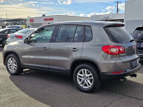 Used 2011 Volkswagen Tiguan S image 3