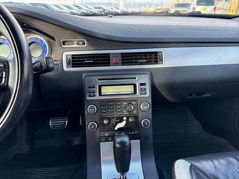 Used 2010 Volvo V70 R-Design image 23