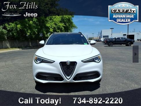 Used 2023 Alfa Romeo Stelvio Ti AWD/4WD image 2
