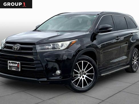 Used 2017 Toyota Highlander SE image 1