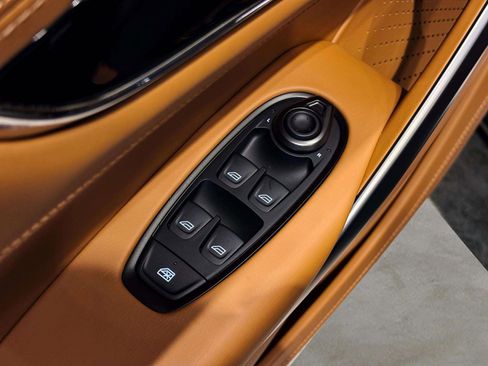 New 2026 Aston Martin DBX 707 image 22