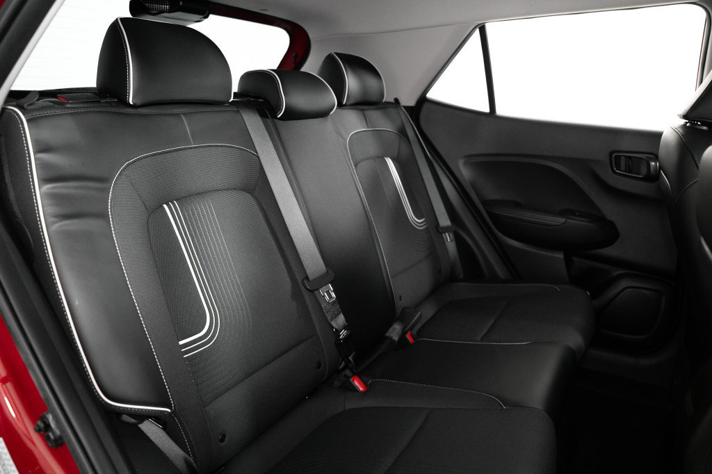 Certified 2022 Hyundai Venue Limited FWD image 23
