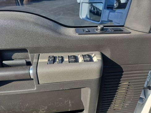 Used 2014 Ford F550 4x4 Crew Cab Super Duty w/ Lariat Interior Package image 24