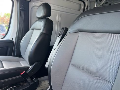 Used 2023 RAM ProMaster 2500 FWD image 8