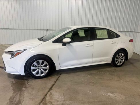 Used 2023 Toyota Corolla LE w/ Carpet Mat Package (TMS) FWD image 2