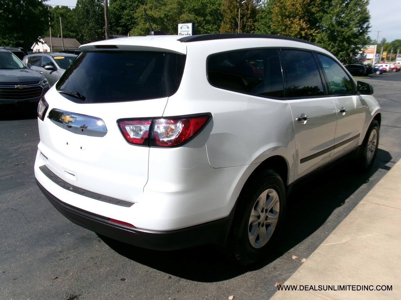 Used 2017 Chevrolet Traverse LS FWD image 3
