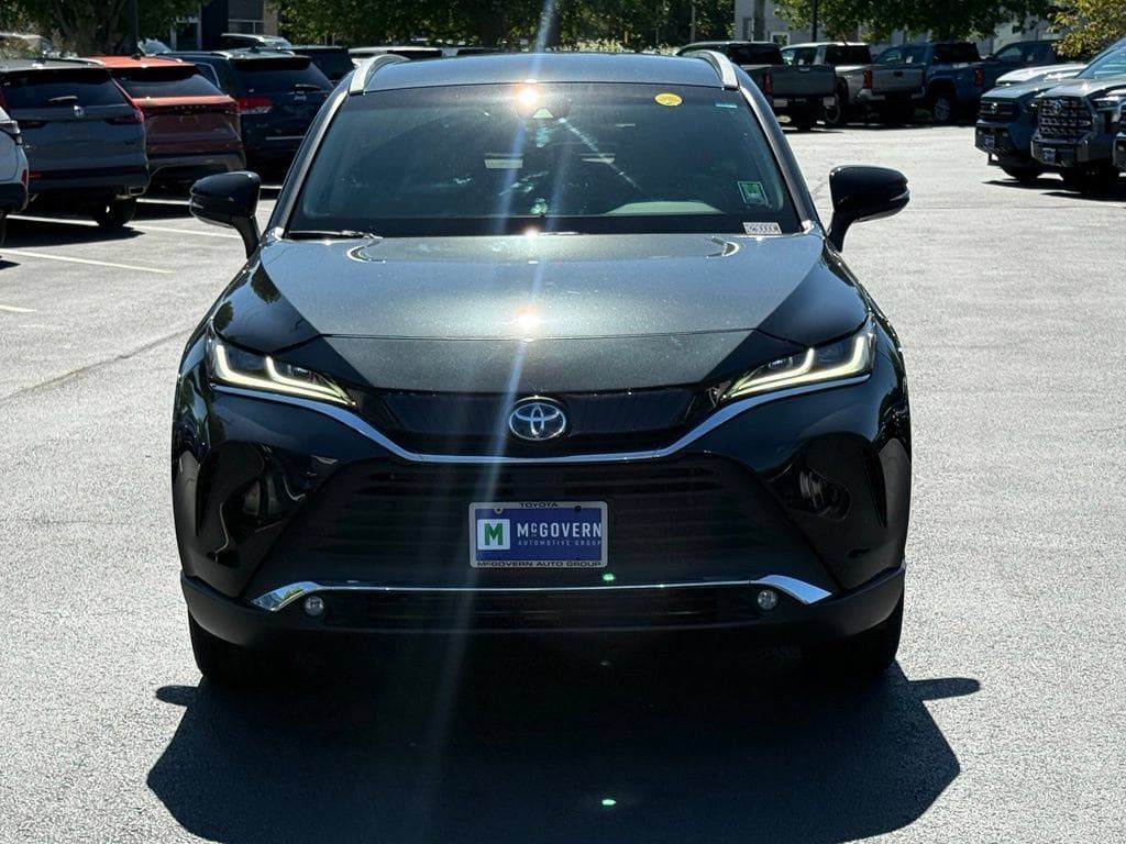 Certified 2023 Toyota Venza XLE AWD/4WD image 10