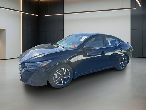 Used 2024 Nissan Sentra SV FWD image 2