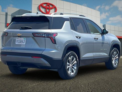Used 2025 Chevrolet Equinox LT w/ Convenience Package II AWD/4WD image 2