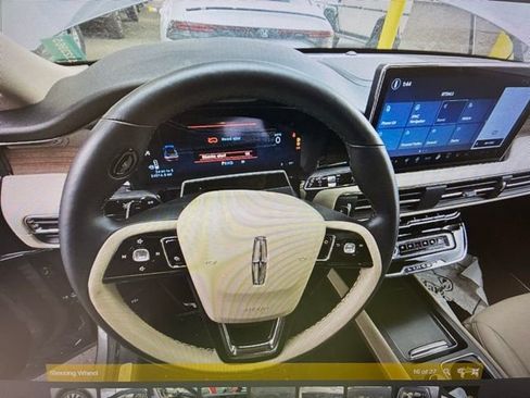 Used 2025 Lincoln Corsair Reserve w/ Equipment Group 202A image 5