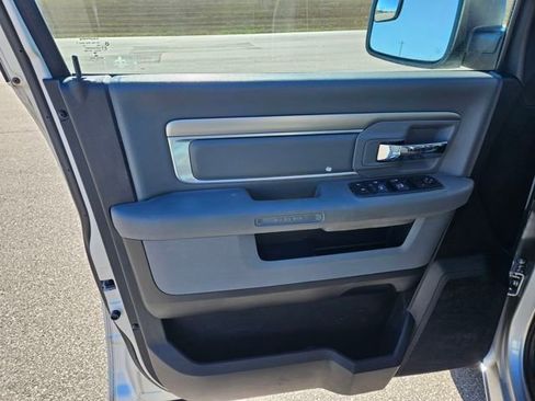 Used 2018 RAM 1500 Classic SLT image 10