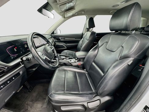 Used 2024 Kia Telluride LX FWD image 13