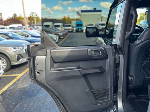 Used 2025 Ford Bronco Badlands image 7