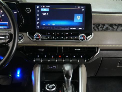 Used 2024 Chevrolet Colorado ZR2 w/ Technology Package AWD/4WD image 25