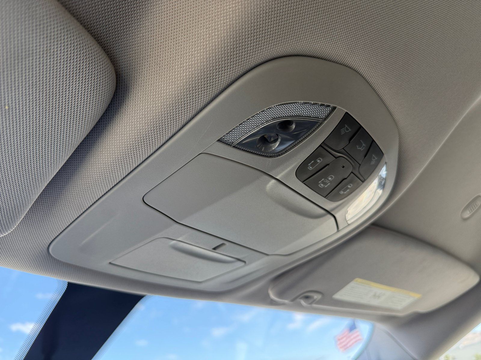 Used 2022 Chrysler Voyager LX FWD image 22