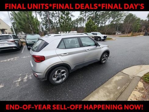 Used 2024 Hyundai Venue SEL image 14