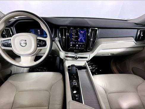Used 2023 Volvo XC60 B5 Plus FWD image 15