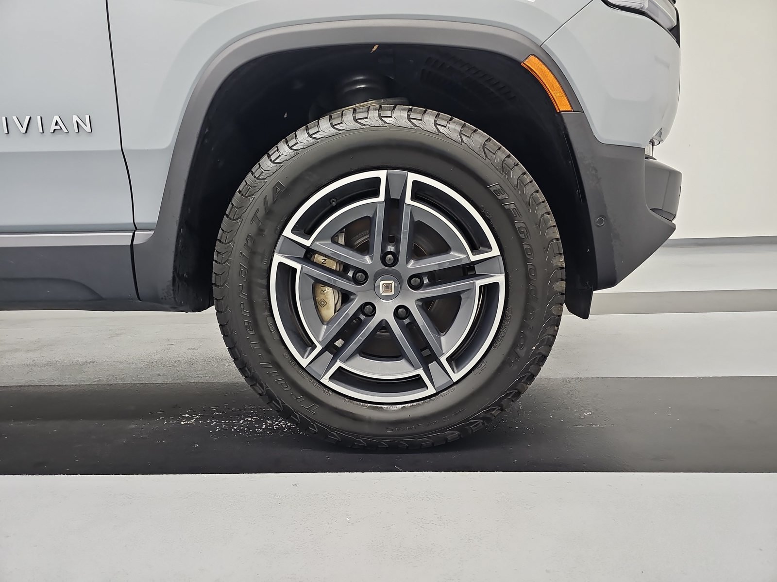 Used 2025 Rivian R1T Adventure Dual AWD/4WD image 11