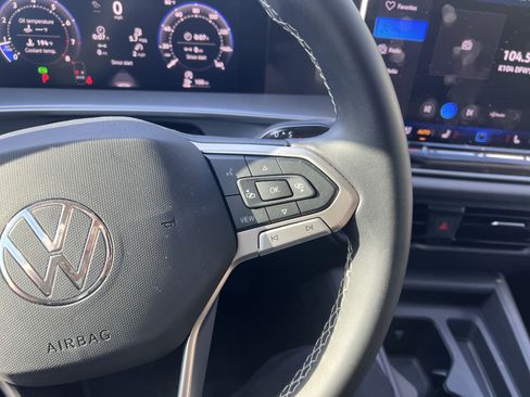 Certified 2026 Volkswagen Tiguan SE FWD image 17