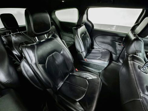 Used 2023 Chrysler Pacifica Touring-L w/ S Appearance Package FWD image 25