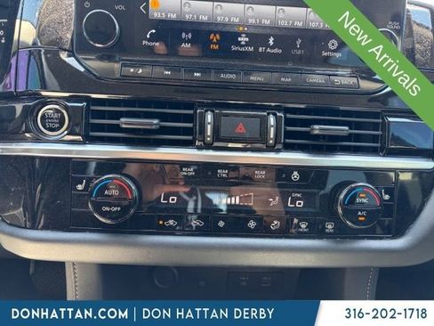 Used 2023 Nissan Pathfinder SL AWD/4WD image 8