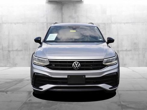 Certified 2022 Volkswagen Tiguan SE R-Line AWD/4WD image 4