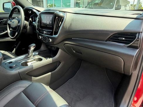 Used 2022 Chevrolet Traverse RS FWD image 15