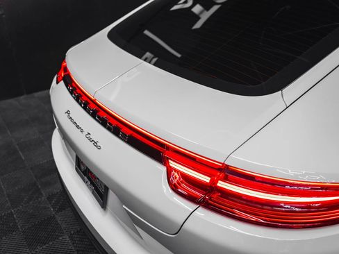 Used 2017 Porsche Panamera Turbo image 31