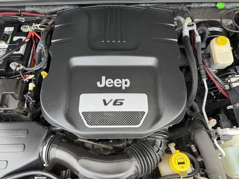 Used 2017 Jeep Wrangler Unlimited Sport w/ Quick Order Package 24S AWD/4WD image 20