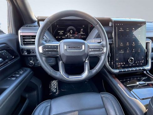 Used 2025 GMC Yukon Denali image 5