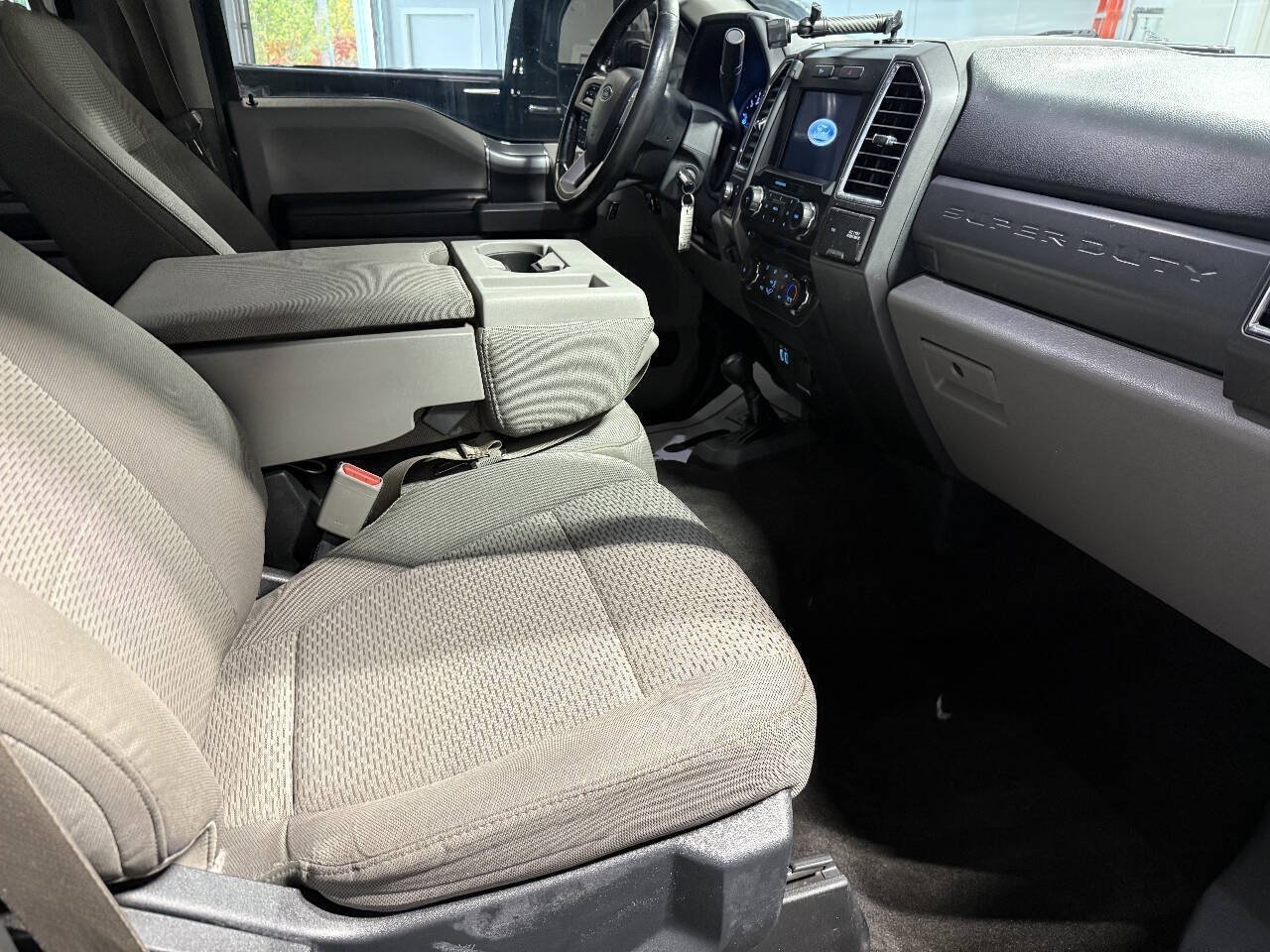 Used 2017 Ford F250 XLT w/ XLT Premium Package AWD/4WD image 13