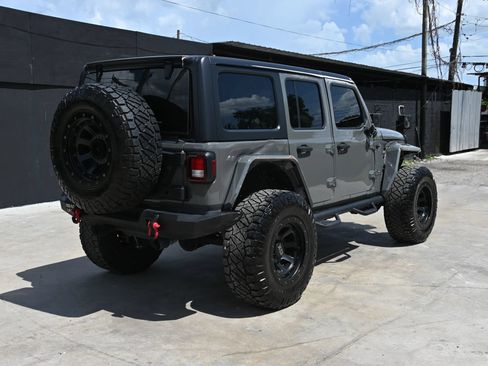 Used 2019 Jeep Wrangler Unlimited Sahara AWD/4WD image 5
