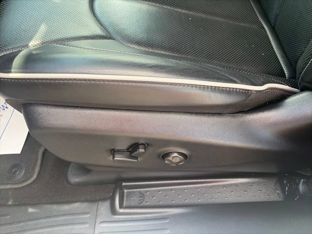 Used 2025 Chrysler Pacifica Limited FWD image 17