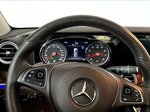 Used 2018 Mercedes-Benz E 400 4MATIC Sedan image 26