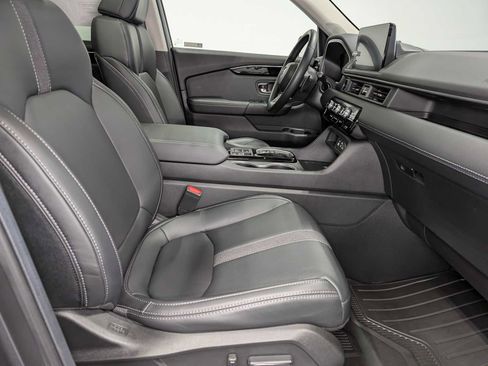 Certified 2025 Honda Pilot Touring image 44