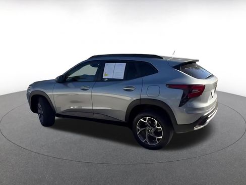 Used 2025 Chevrolet Trax LT image 10