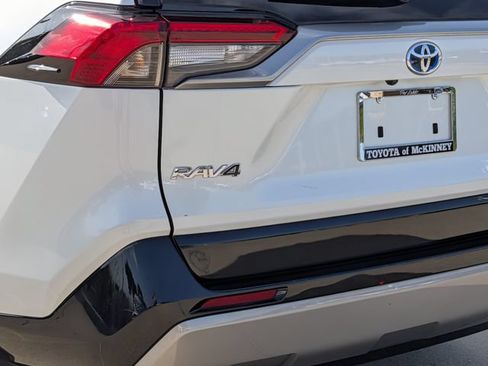 Used 2024 Toyota RAV4 XSE AWD/4WD image 9