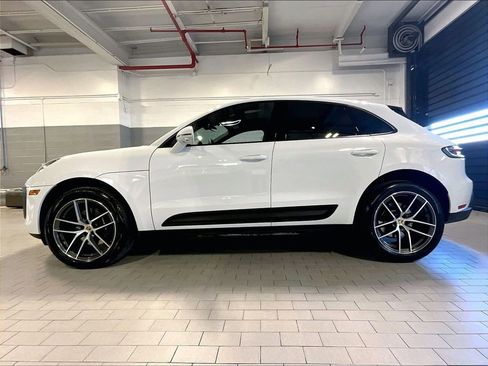 Used 2025 Porsche Macan AWD/4WD image 2