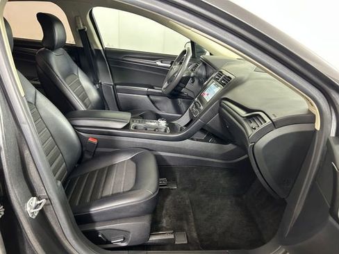 Used 2018 Ford Fusion SE w/ Equipment Group 601A image 29