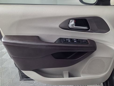 Used 2018 Chrysler Pacifica Touring-L Plus w/ Advanced Safetytec Group image 23