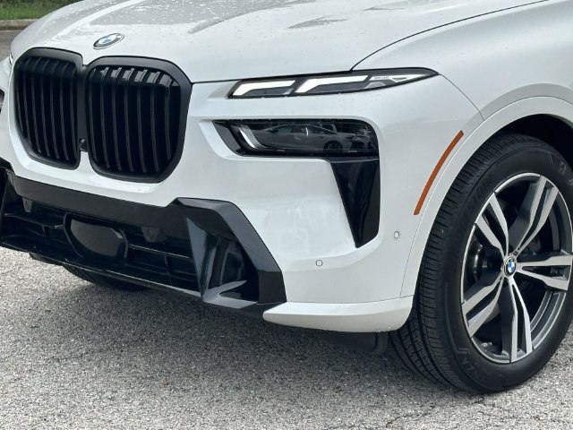 Used 2026 BMW X7 xDrive40i AWD/4WD image 12