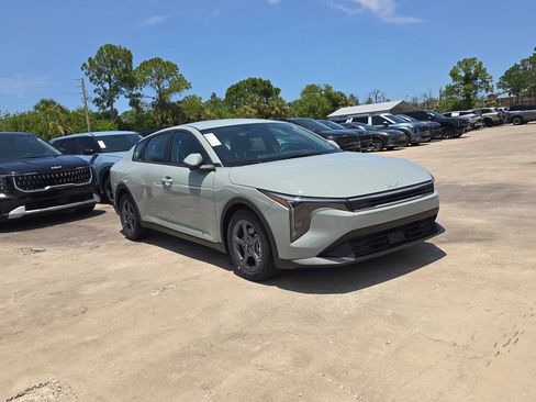 New 2026 Kia K4 FWD image 2
