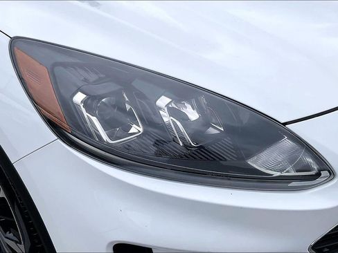 Used 2022 Ford Escape SE w/ SE Sport Appearance Package FWD image 39