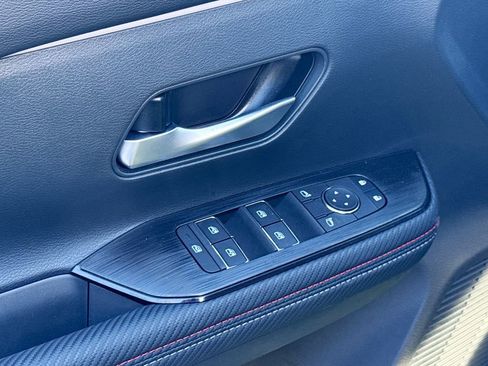 New 2025 Nissan Kicks SR image 18