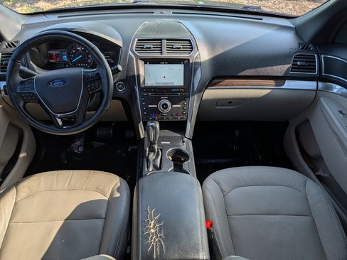 Used 2018 Ford Explorer Limited FWD image 17