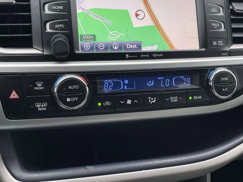 Used 2019 Toyota Highlander Limited image 22